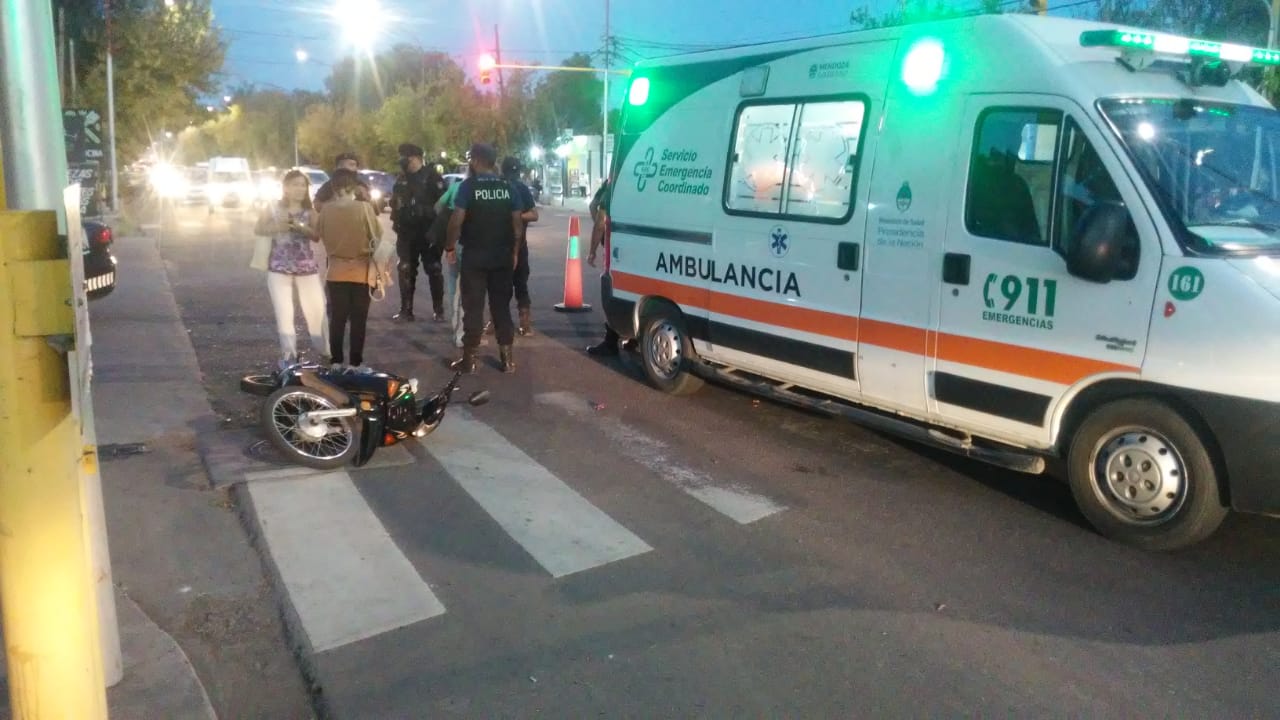 Grave accidente entre un camión y una moto en Los Sauces y Balloffet