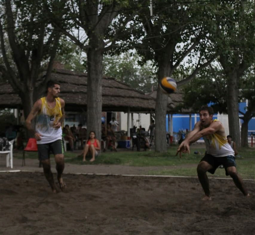 En el Club Banco Mendoza se jugó un nuevo torneo de beach vóley
