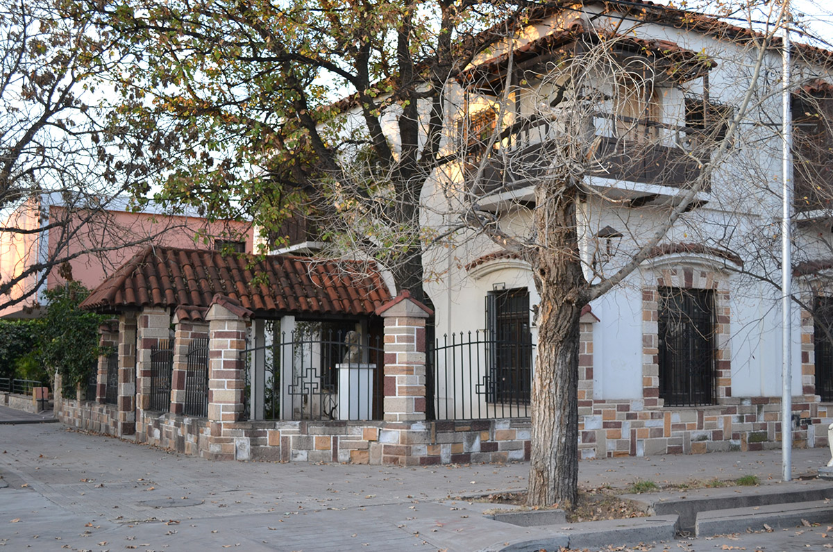 Denuncian daños causados a la Casa Burgos