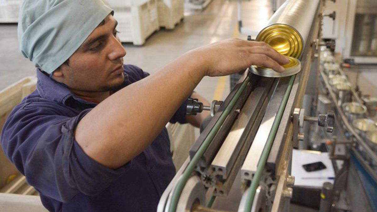 Industriales mendocinos estiman que cantidad de puestos registrados cayó 9% en la provincia