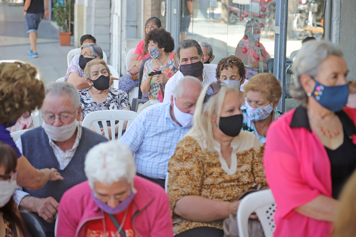 Jubilados y pensionados recibieron  un aumento desde este mes