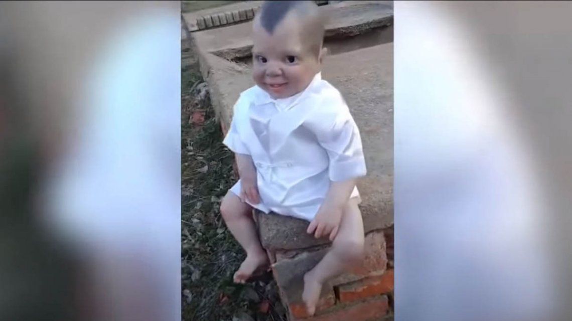 México: fue al cementerio y se encontró con un «muñeco diabólico»