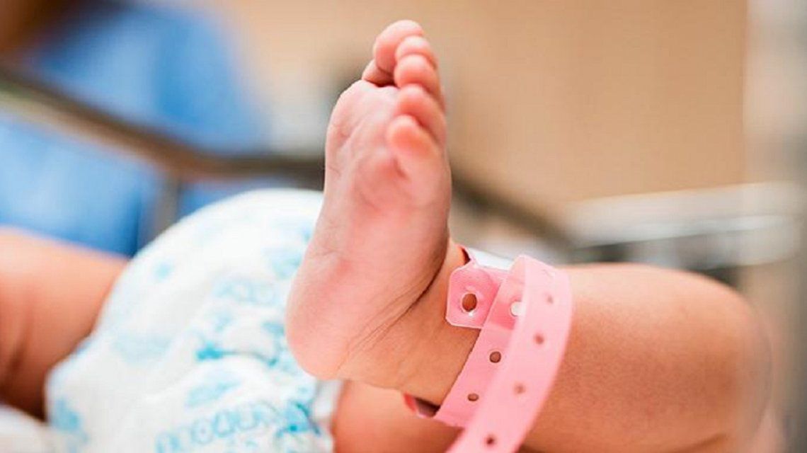 Hallaron en Suecia una nueva mutación del coronavirus en un bebé recién nacido
