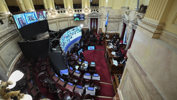Constitucionalistas advierten que el Congreso puede autorizar restricciones, pero no la suspensión de clases