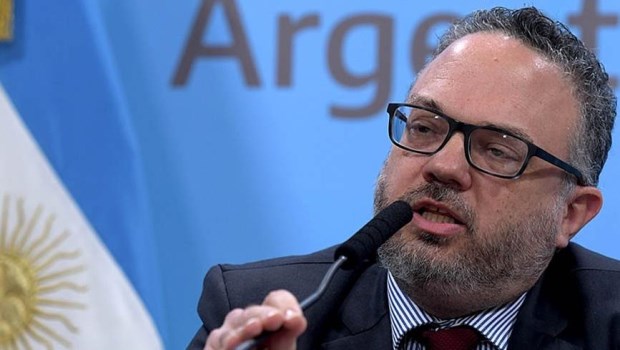 Kulfas alertó a los gastronómicos que el Gobierno no aceptará «rebeldía» ante las medidas