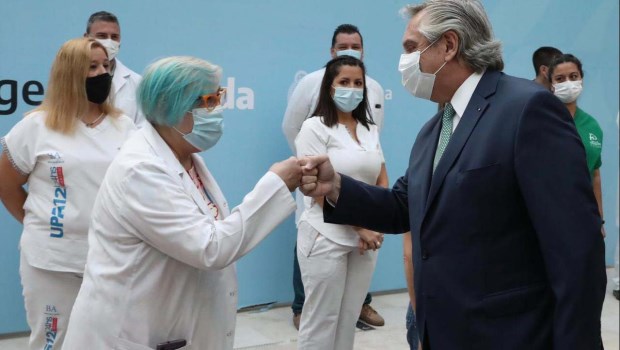 El gobierno anunció un bono de 6500 pesos al personal de Salud durante tres meses