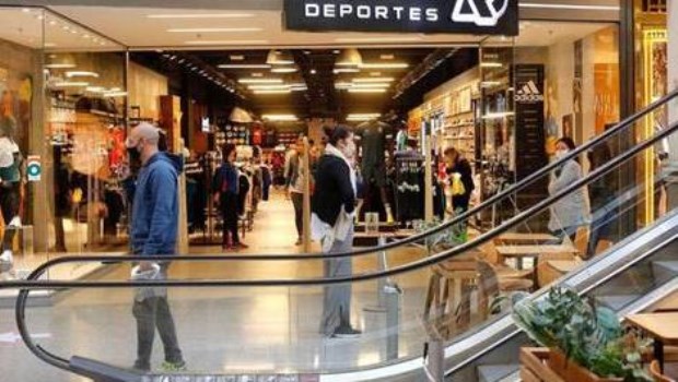 Las ventas por cantidades cayeron 5,8% durante febrero en supermercados y 33,3% en shoppings