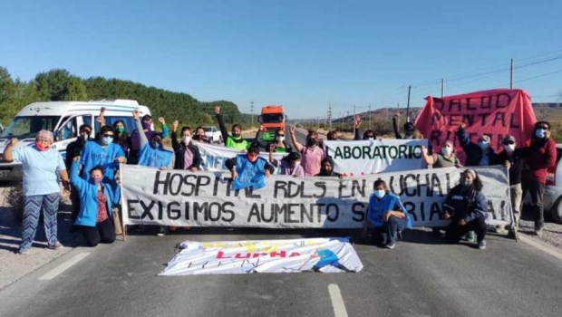 Trabajadores de la salud de Neuquén levantan el corte en Vaca Muerta, pero siguen con medidas de fuerza