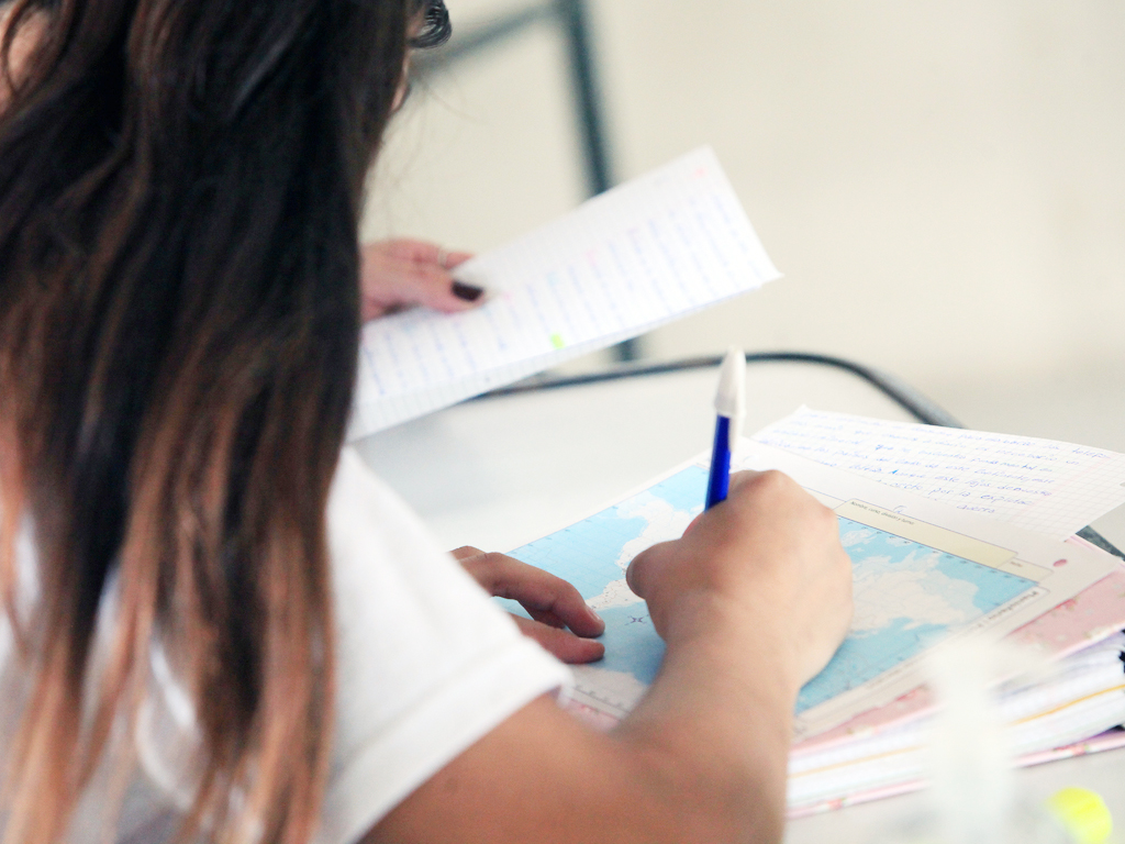 Uno de cada cuatro alumnos de barrios populares dejó de cursar en 2020