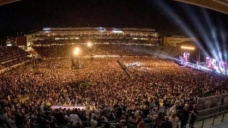 El concierto más grande del mundo desde el estallido de la pandemia: 50 mil personas disfrutaron de un show en Nueva Zelanda