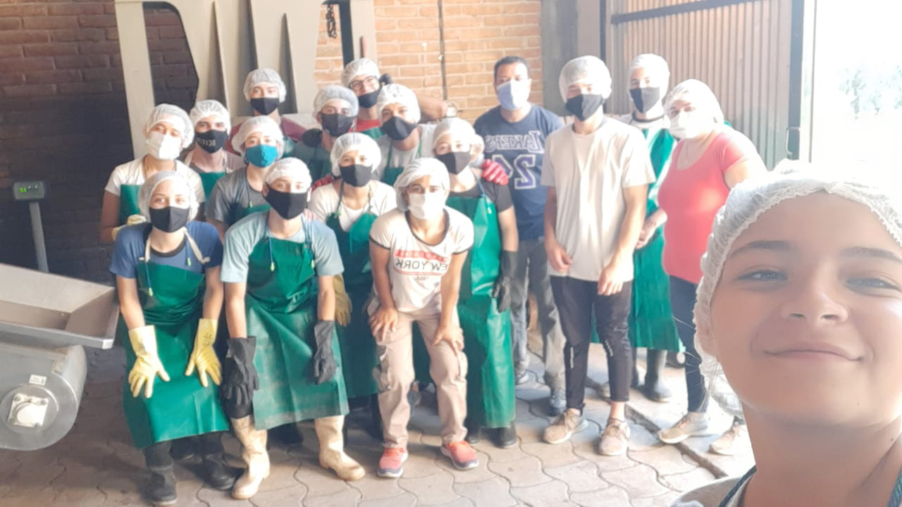 Alumnos de la escuela  Iaccarini venden productos  que ellos mismos elaboran