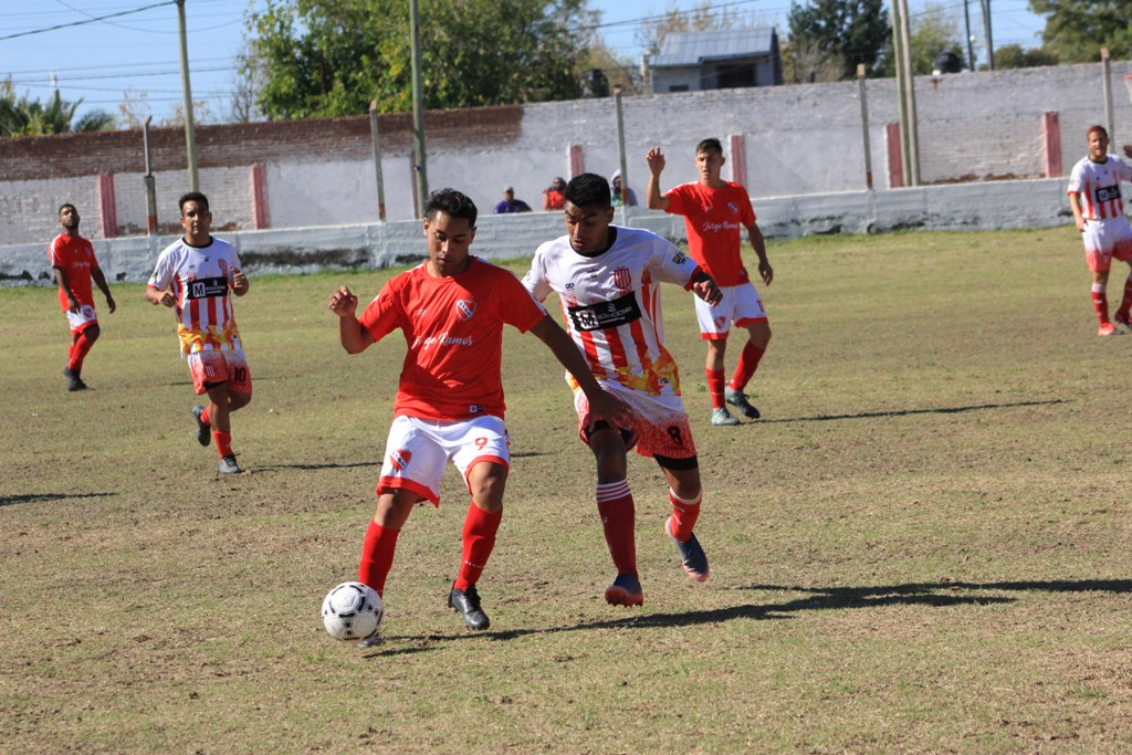 Fútbol: Independiente Calle Larga ganó y también es líder