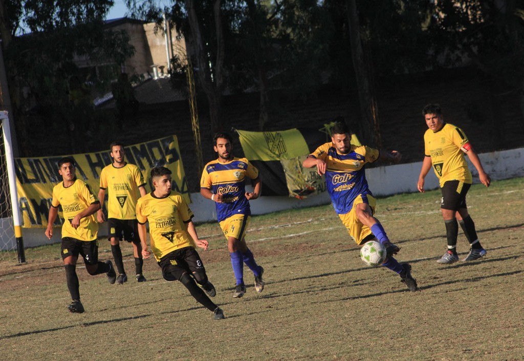 Fútbol local: victorias de Huracán y Atlético Pilares, que se subió a la cima
