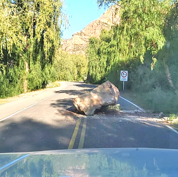 Hubo un desprendimiento  de roca en Valle Grande