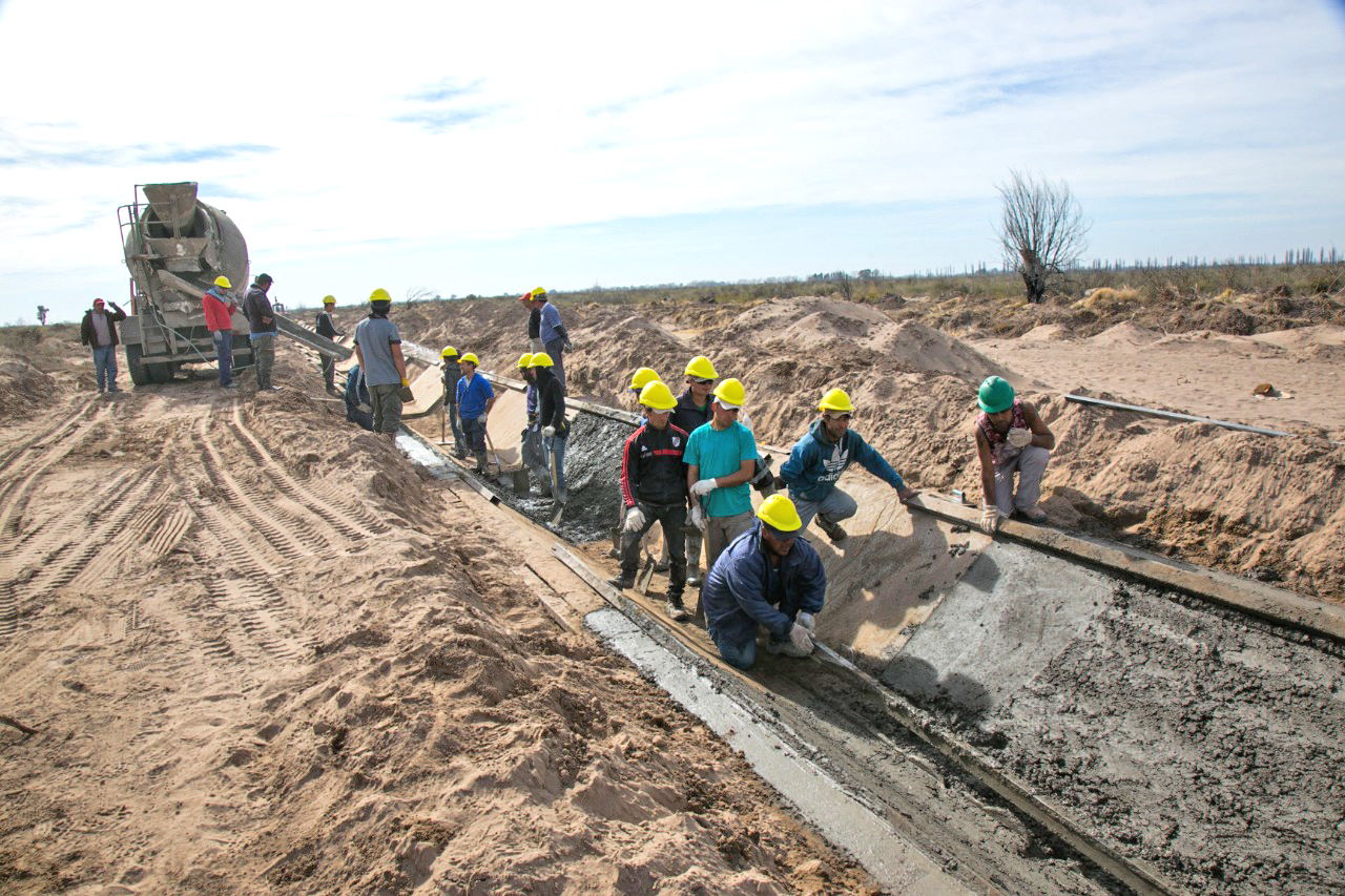 Irrigación invierte casi 70 millones de pesos en 16 obras en la  cuenca del río Atuel