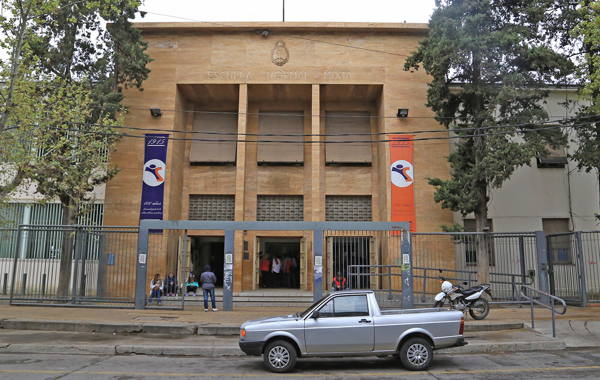 El secundario de la escuela Normal cerró  por 48 horas por un posible caso de Covid