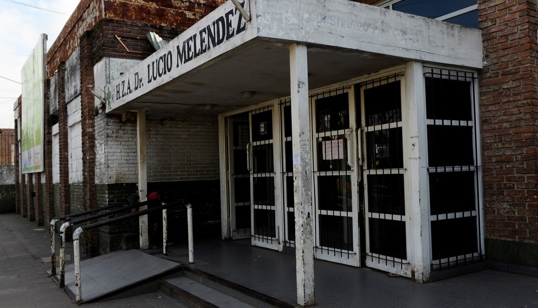 Buenos Aires: Mató a su amigo de 20 años a cuchilladas y se escondió en la casa de su mamá