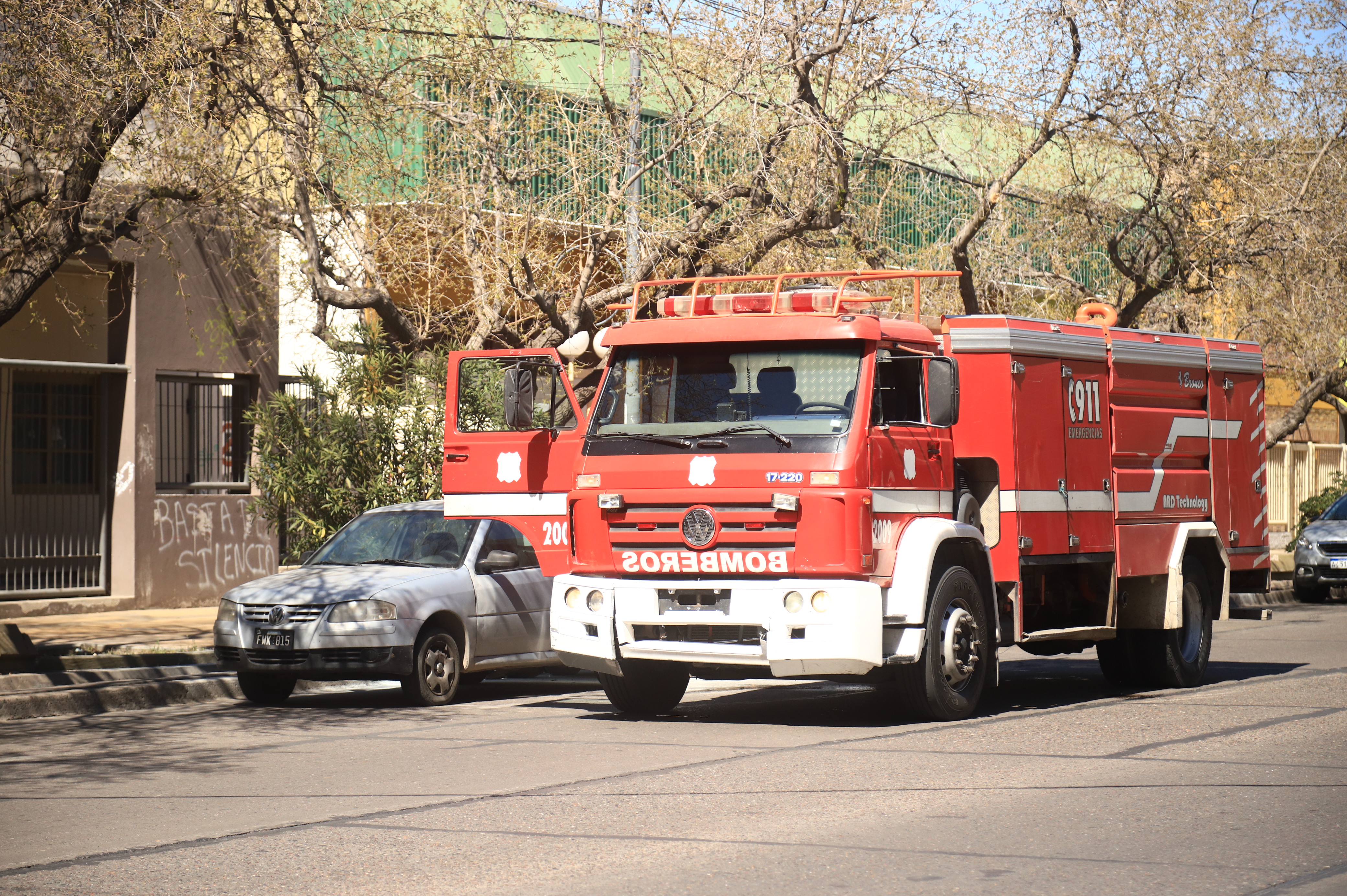 Se incendió un automóvil que circulaba por avenida Sarmiento