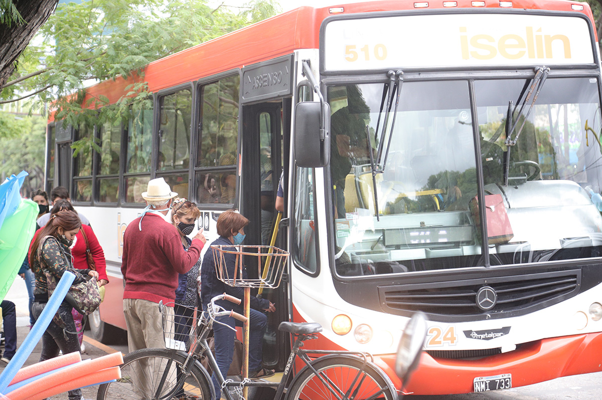 Vacunación: detalle de los  recorridos de colectivos  al Centro de Congresos