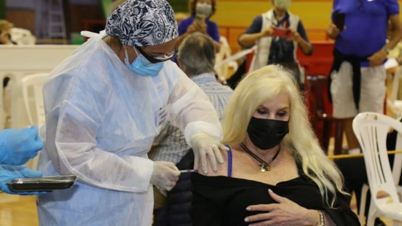 Susana Giménez se vacunó contra el coronavirus en Uruguay