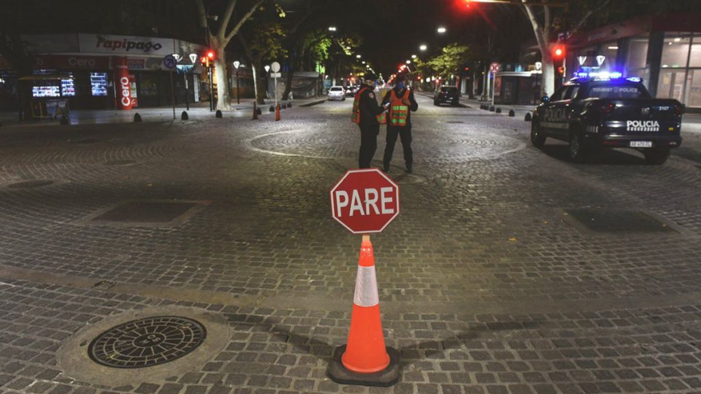 Comenzó a regir el nuevo horario para circular en Mendoza