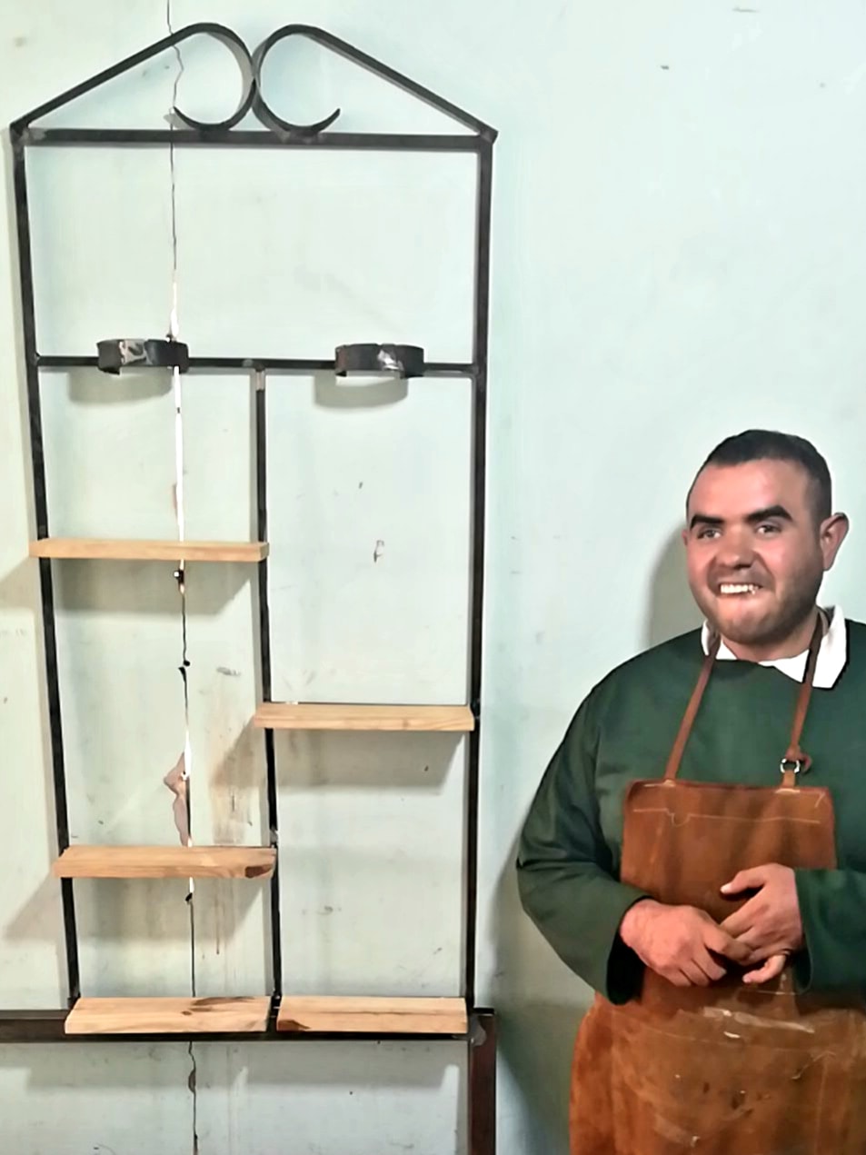 Chicos del hogar San Martín de Tours hacen artesanías en hierro