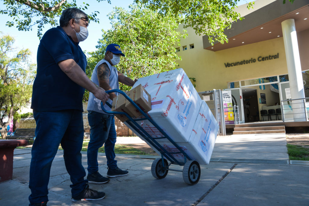 Contagios en aumento y demora en la llegada de vacunas: cuántas dosis les quedan a Mendoza