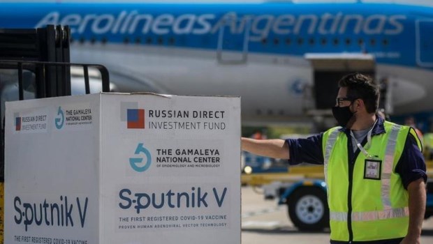 Vizzotti ratificó que se espera la llegada de «un número importante» de vacunas Sputnik V y AstraZeneca