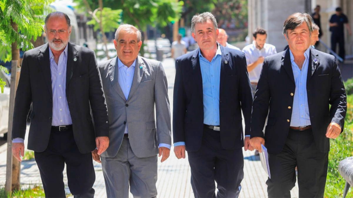 El campo va al paro durante nueve días en rechazo al cierre de las exportaciones de carne vacuna