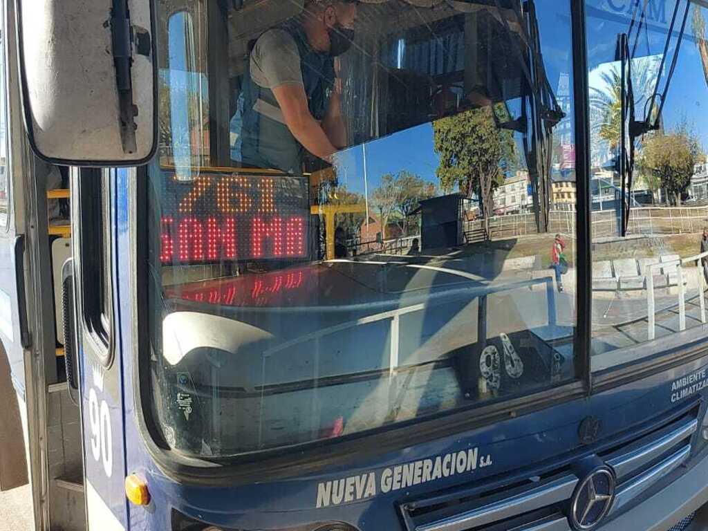 El EMOP salió a controlar y multó a empresas por trasladar a pasajeros no esenciales