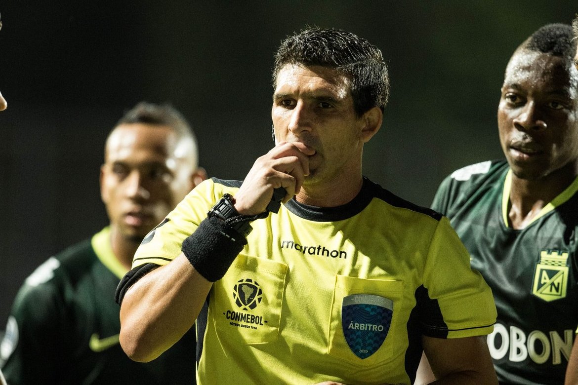 Copa Libertadores: Andrés Merlos dirigirá el partido Deportivo La Guaira-América de Cali