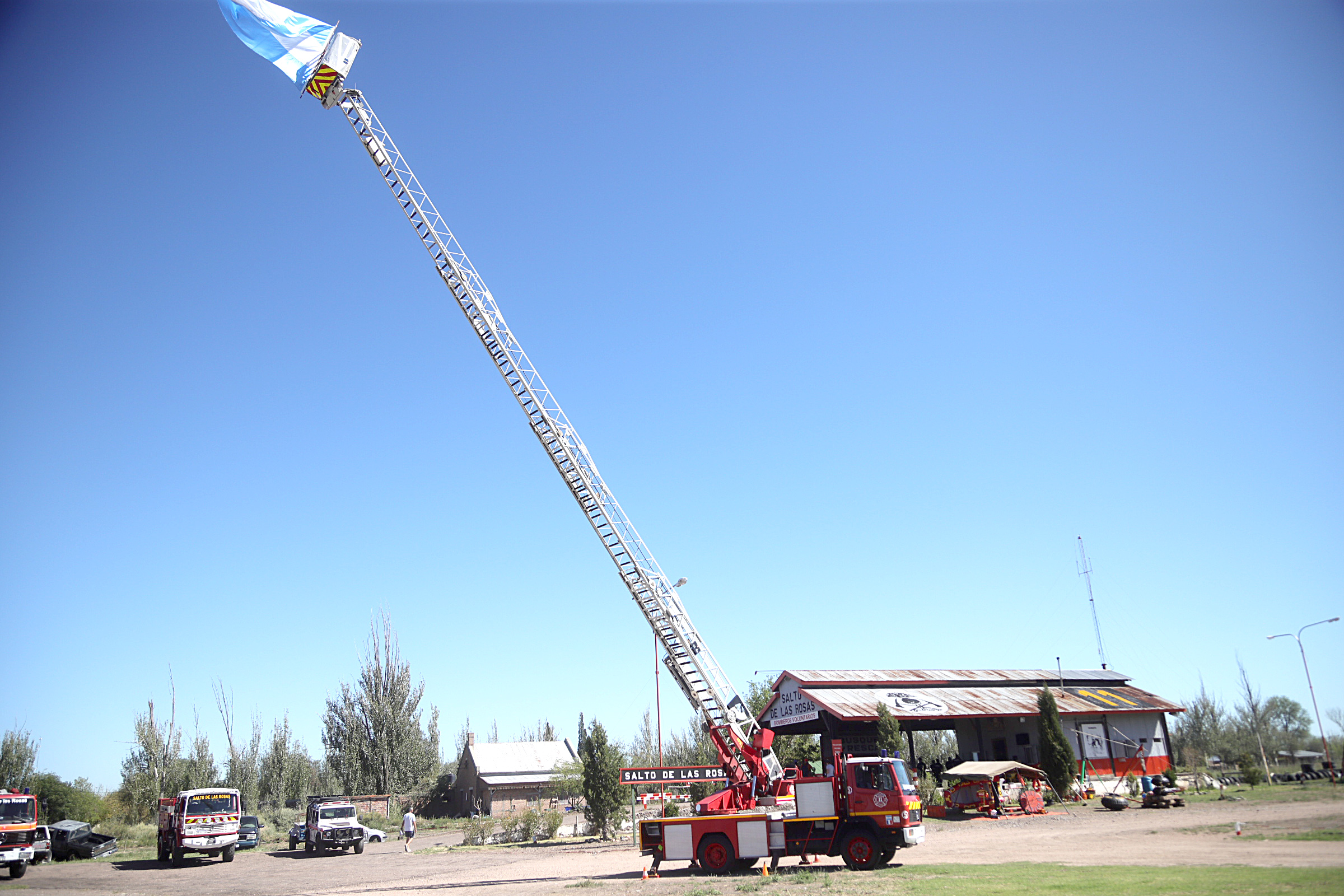 Bomberos de Salto de las Rosas extendieron su torre  de comunicaciones