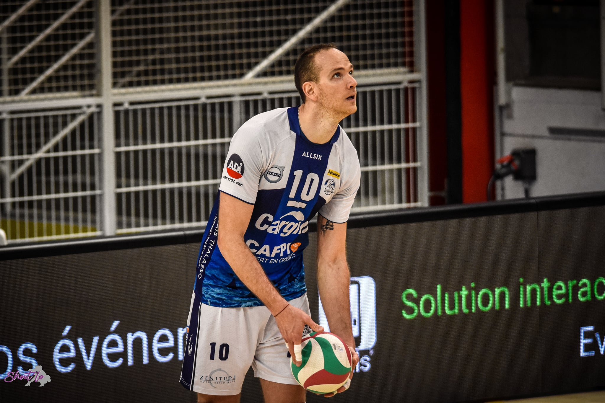 Nancy López ganadora de la camiseta que “Pepe” González sorteó con Diario San Rafael y FM Vos (94.5)