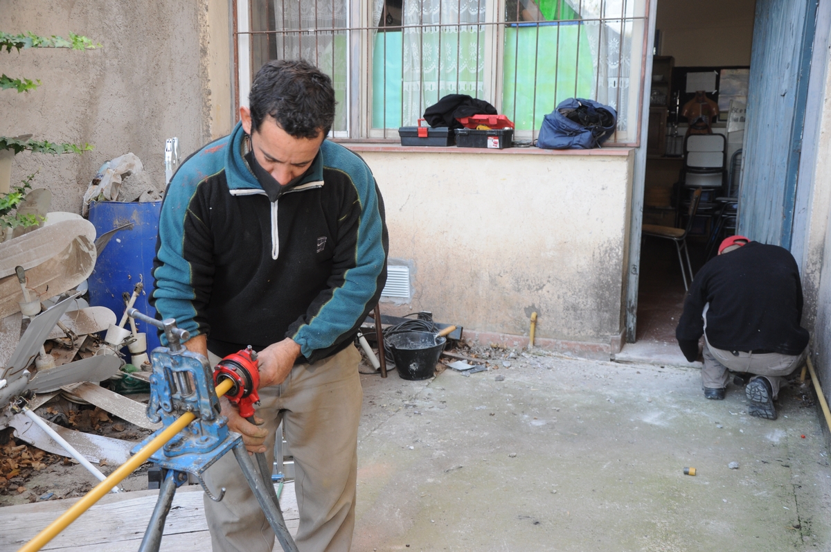 Infraestructura ya realizó 270 obras de puesta a punto de sistemas de calefacción en las escuelas