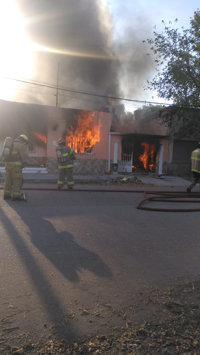 Adelanto: Importante incendio en una vivienda de Salto de las Rosas