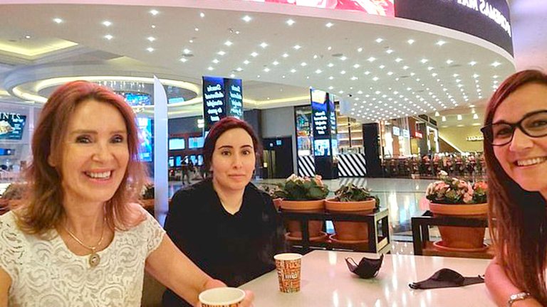 La princesa Latifa al Maktoum, hija del emir de Dubái, fue vista por primera vez desde que denunció que había sido secuestrada por su padre