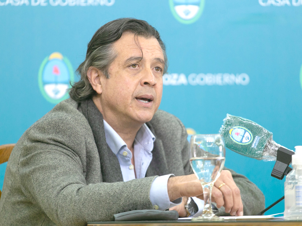 El ministro Ibáñez habló al respecto de las nuevas medidas por la pandemia