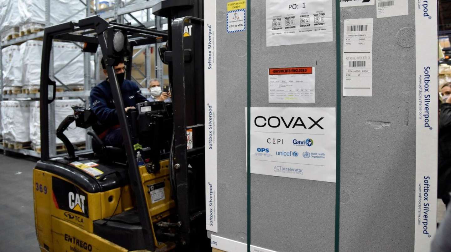 Aseguran que el gobierno pagó por adelantado más de US$31 millones a COVAX y solo recibió el 14% de las vacunas