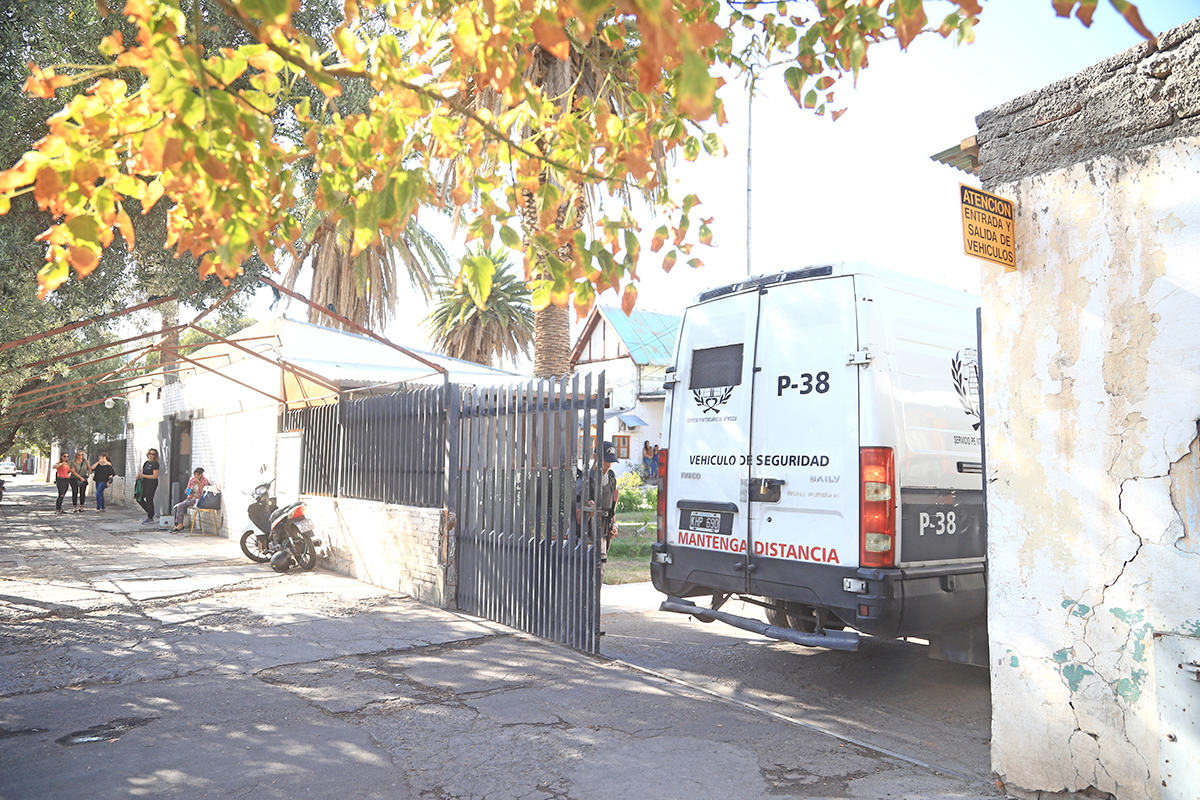 Modifican el régimen de salidas y visitas  a internos de las cárceles