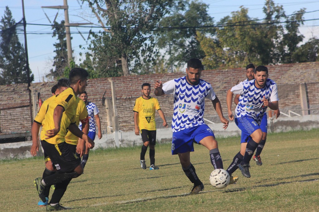 Fútbol: el torneo de la Primera B quedó suspendido hasta el 5 de septiembre