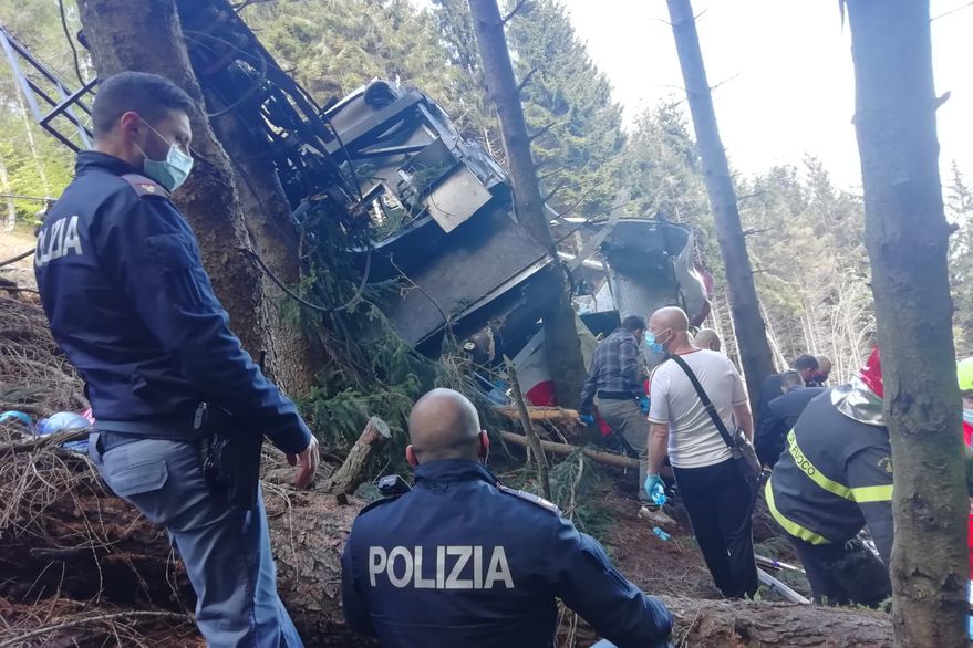 Tragedia en el norte de Italia: se cayó un teleférico y murieron 13 personas