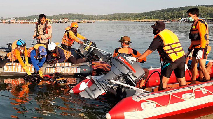 Intentaron sacar una selfie y volcaron el barco: siete muertos