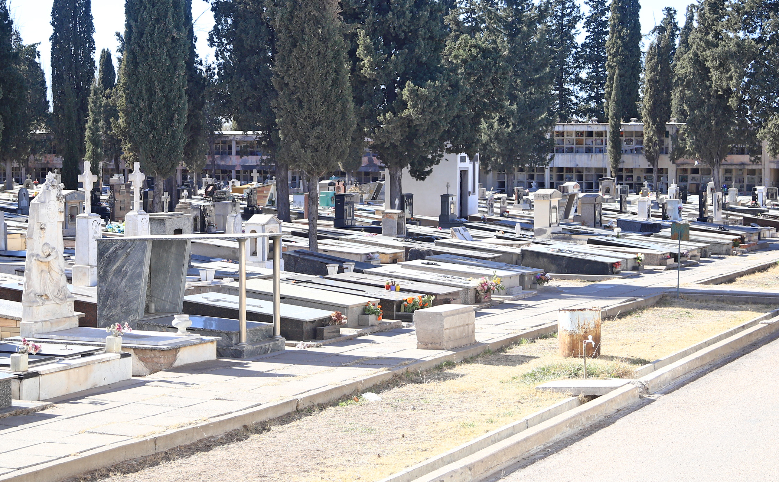 Atraparon a un malviviente que robaba  elementos en el cementerio central