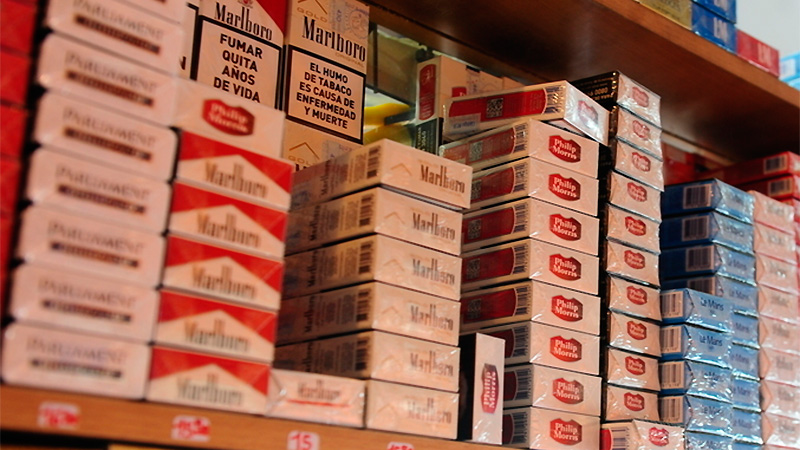 A 10 años de la Ley Nacional de Control de Tabaco, el 67% de los kioscos exhibe cigarrillos en estantes y carteles