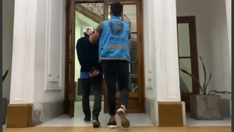 Pedofilia: técnico de seguridad engañaba a sus clientes e instalaba cámaras en habitaciones de menores