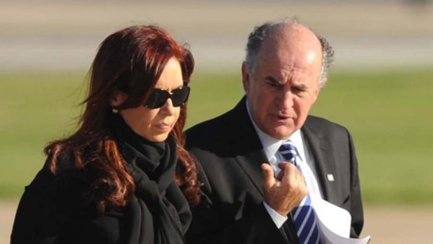 Sobreseyeron a Cristina Fernández, Parrilli y Mena en una causa por presunta persecución a Stiuso