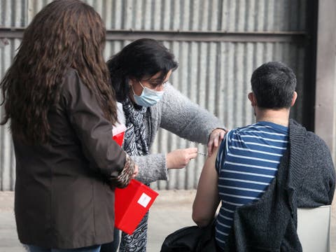 Vacunación anti COVID: ya se anotaron más de 35 mil mendocinos mayores de 45 años