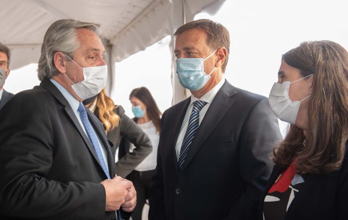 Fernández y Suarez recorrieron el centro de vacunación del PAMI en Mendoza