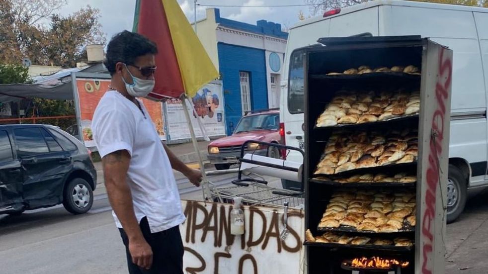 Gran Mendoza: La historia de un vendedor de empanadas que se viralizó y luego le clausuraron el puesto