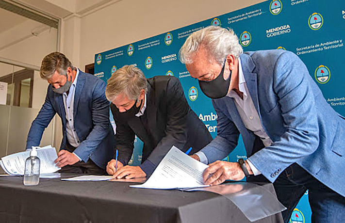 Firmaron un convenio para la gestión  de envases vacíos de agroquímicos